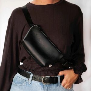 Light & Fashionable Fanny Bag - Black